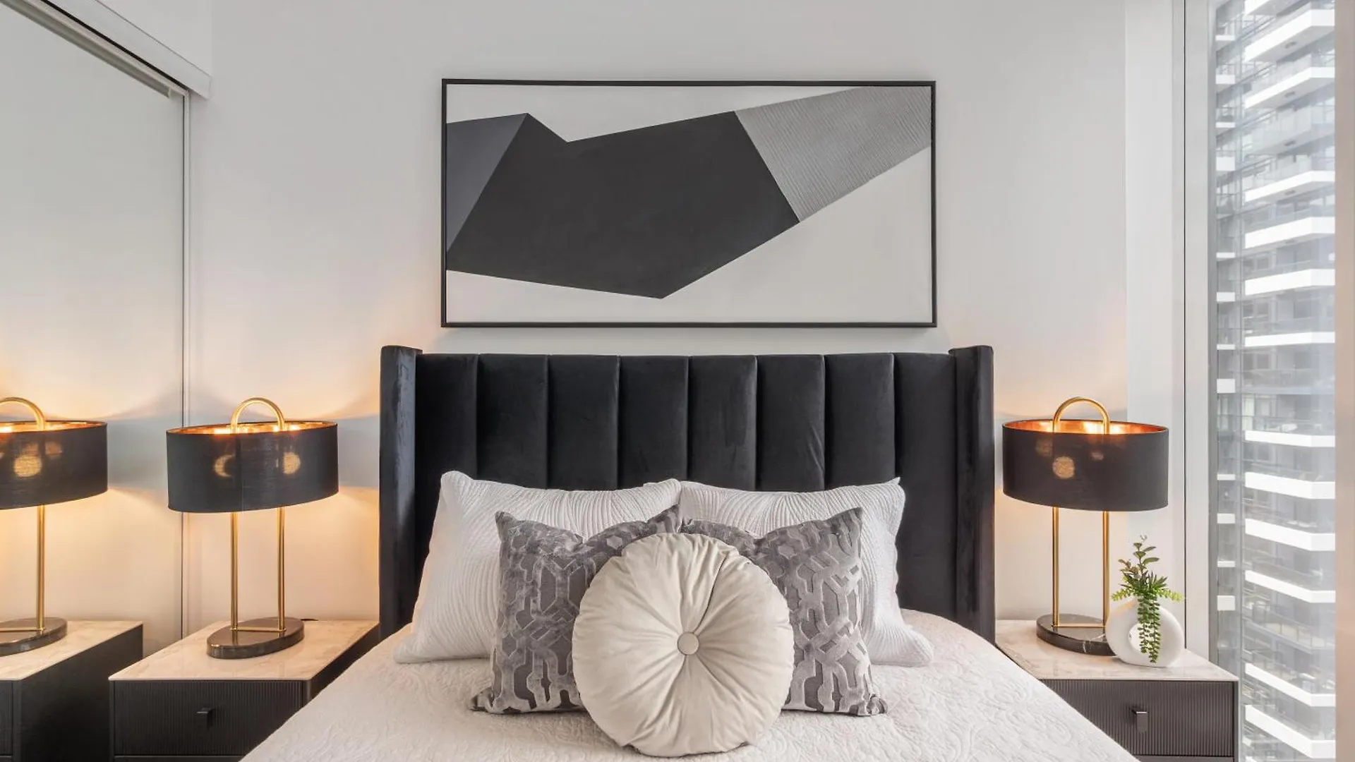 The Aventi Suites - Downtown Toronto - Across Tiff Bell Lightbox Apartment