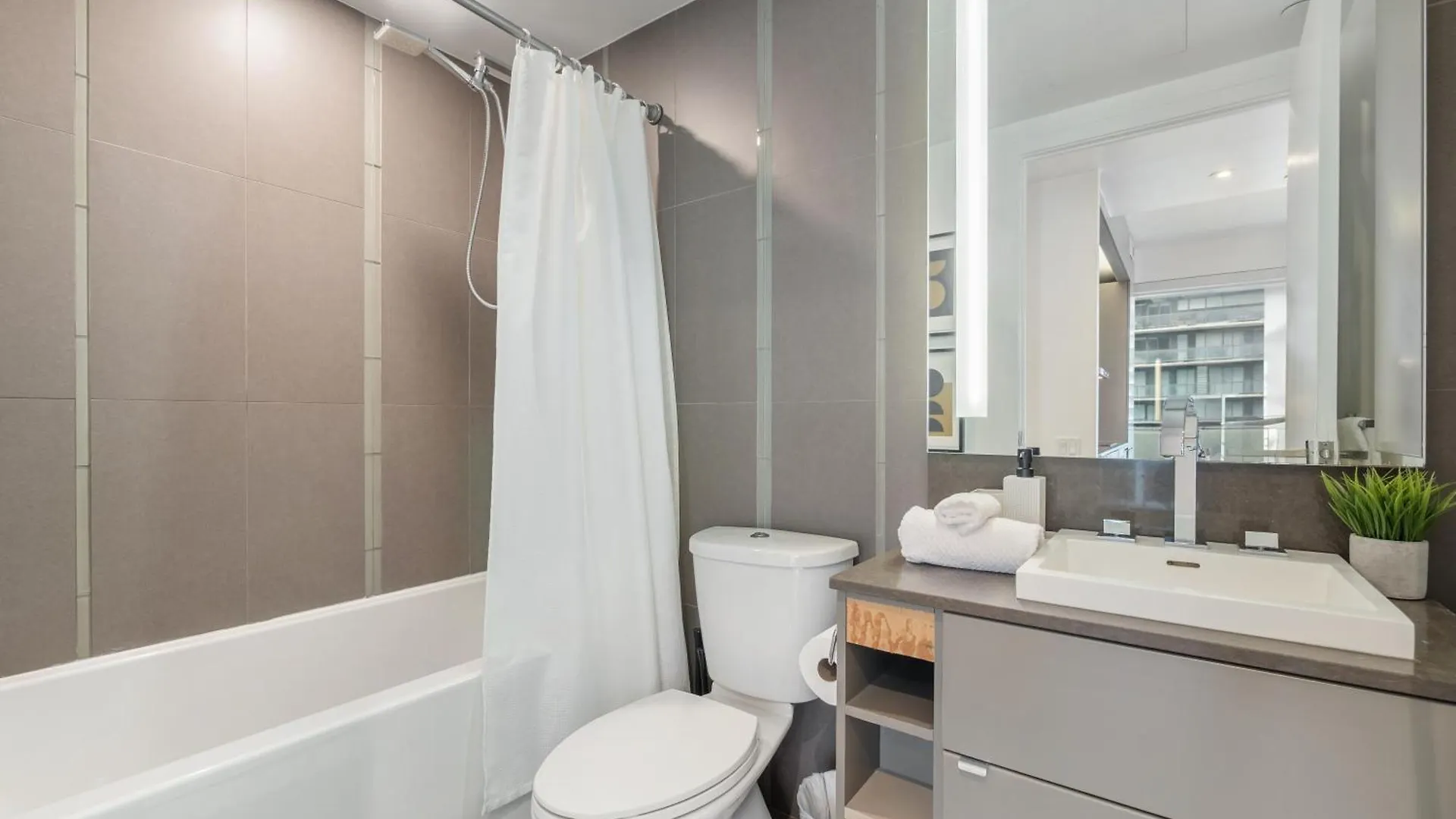 Apartment The Aventi Suites - Downtown Toronto - Across Tiff Bell Lightbox