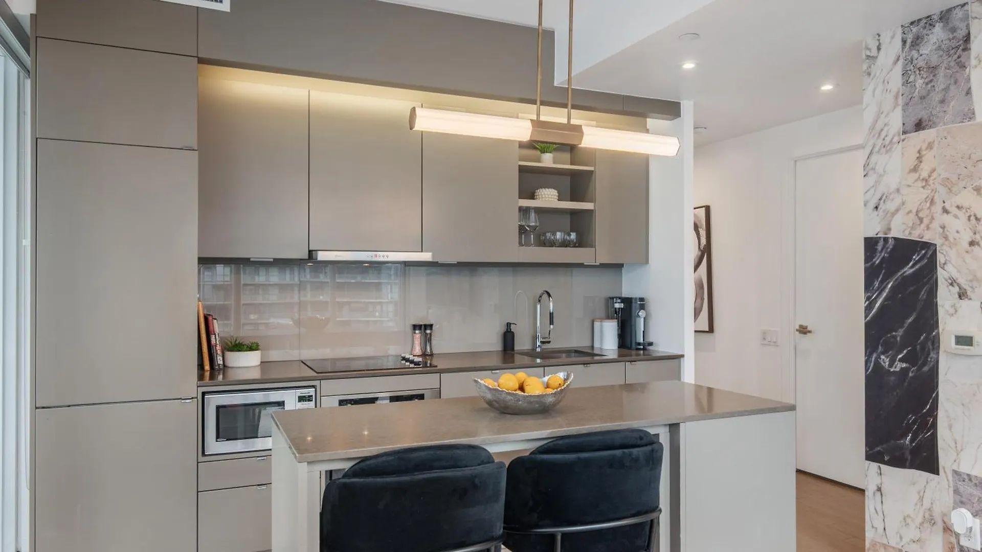 The Aventi Suites - Downtown Toronto - Across Tiff Bell Lightbox Canada