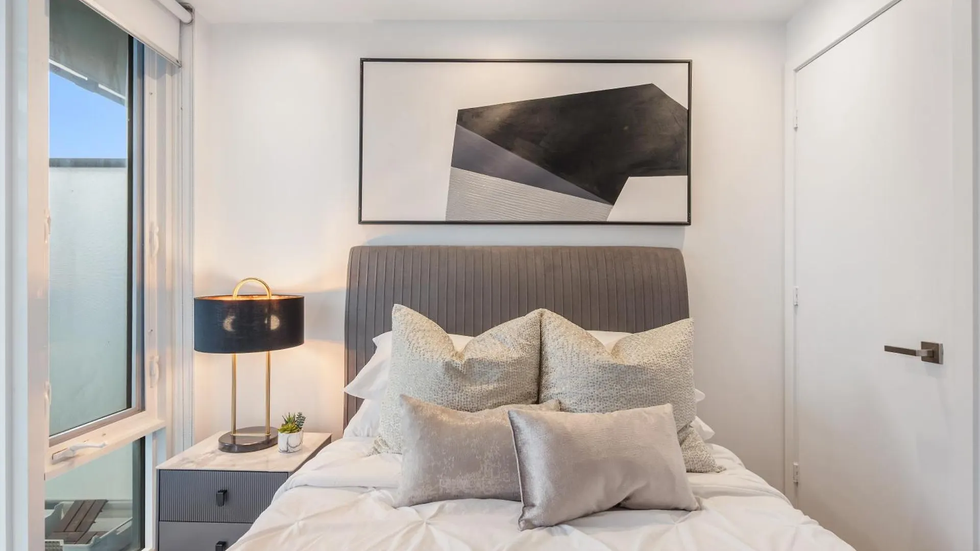 The Aventi Suites - Downtown Toronto - Across Tiff Bell Lightbox Lägenhet