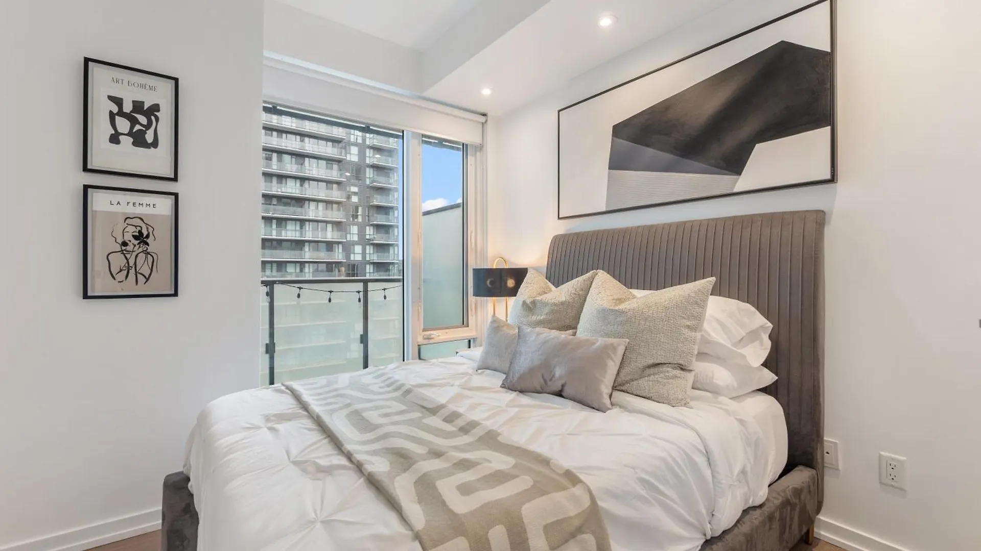 The Aventi Suites - Downtown Toronto - Across Tiff Bell Lightbox Lägenhet